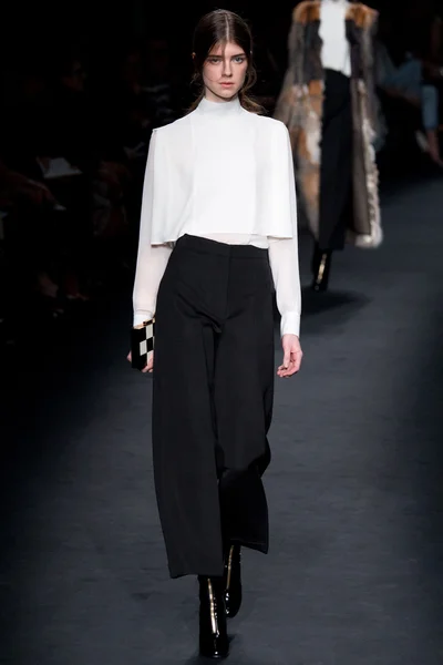 Look 8